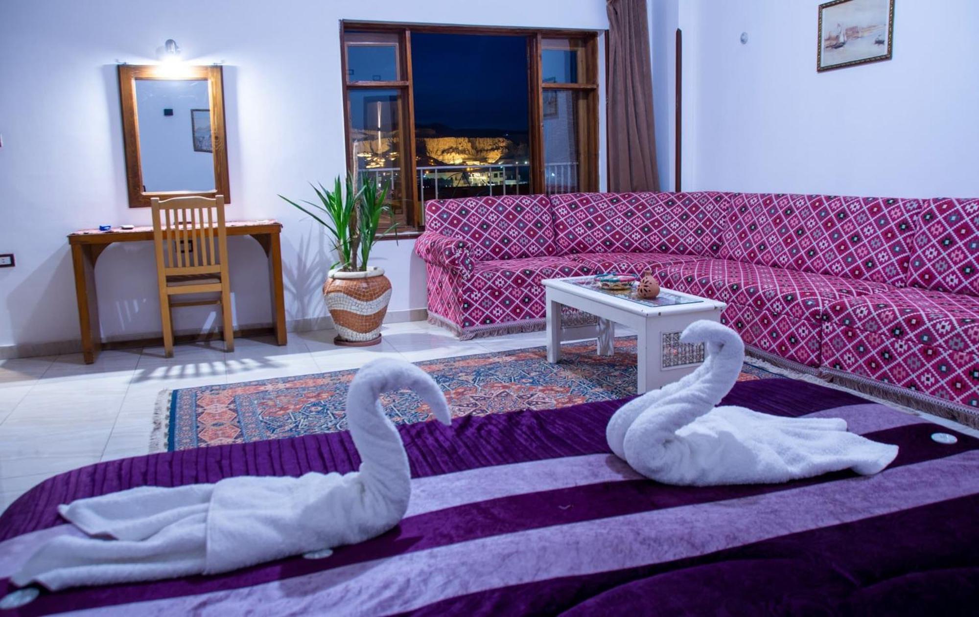 Thebes Hotel Luxor Esterno foto