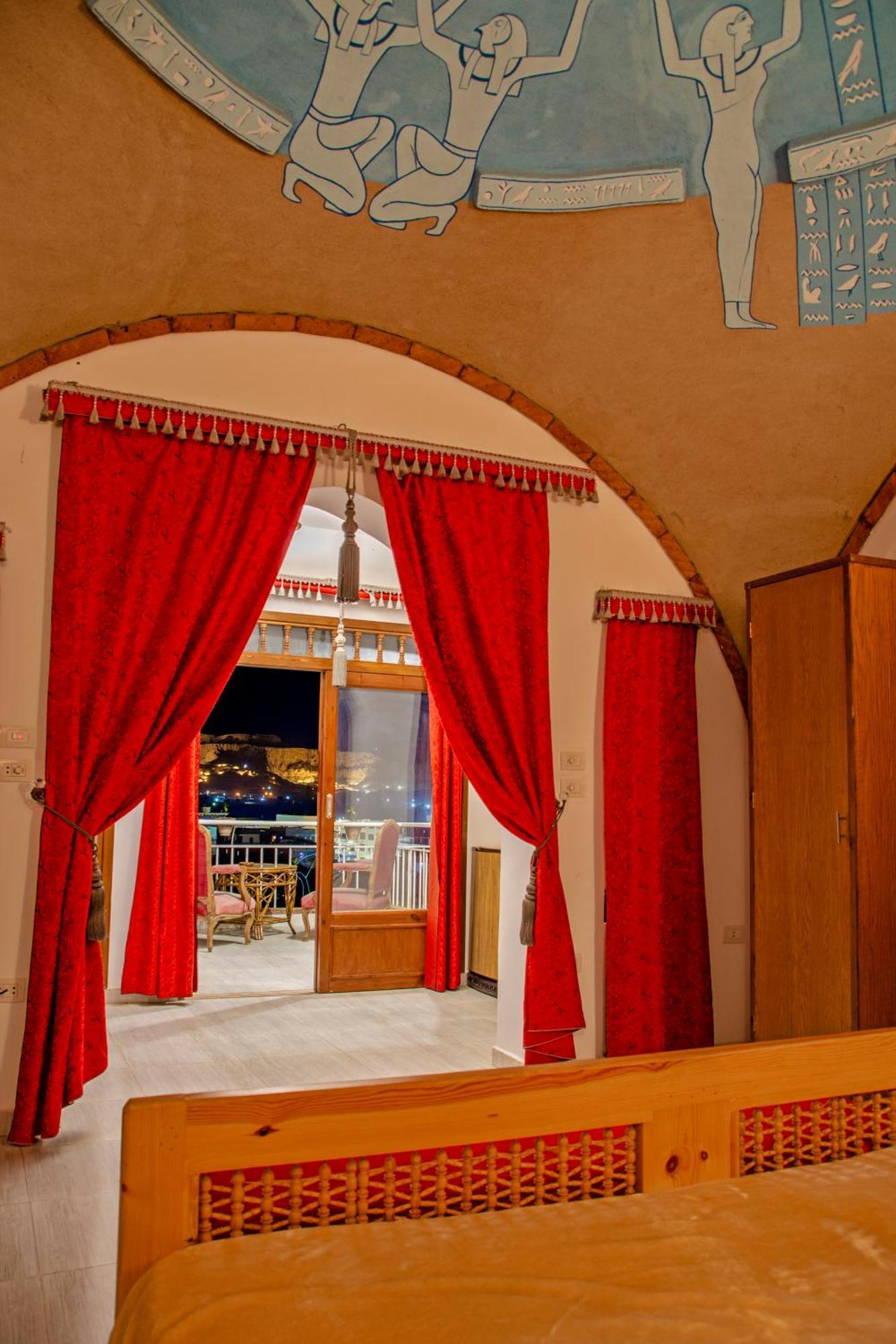 Thebes Hotel Luxor Esterno foto