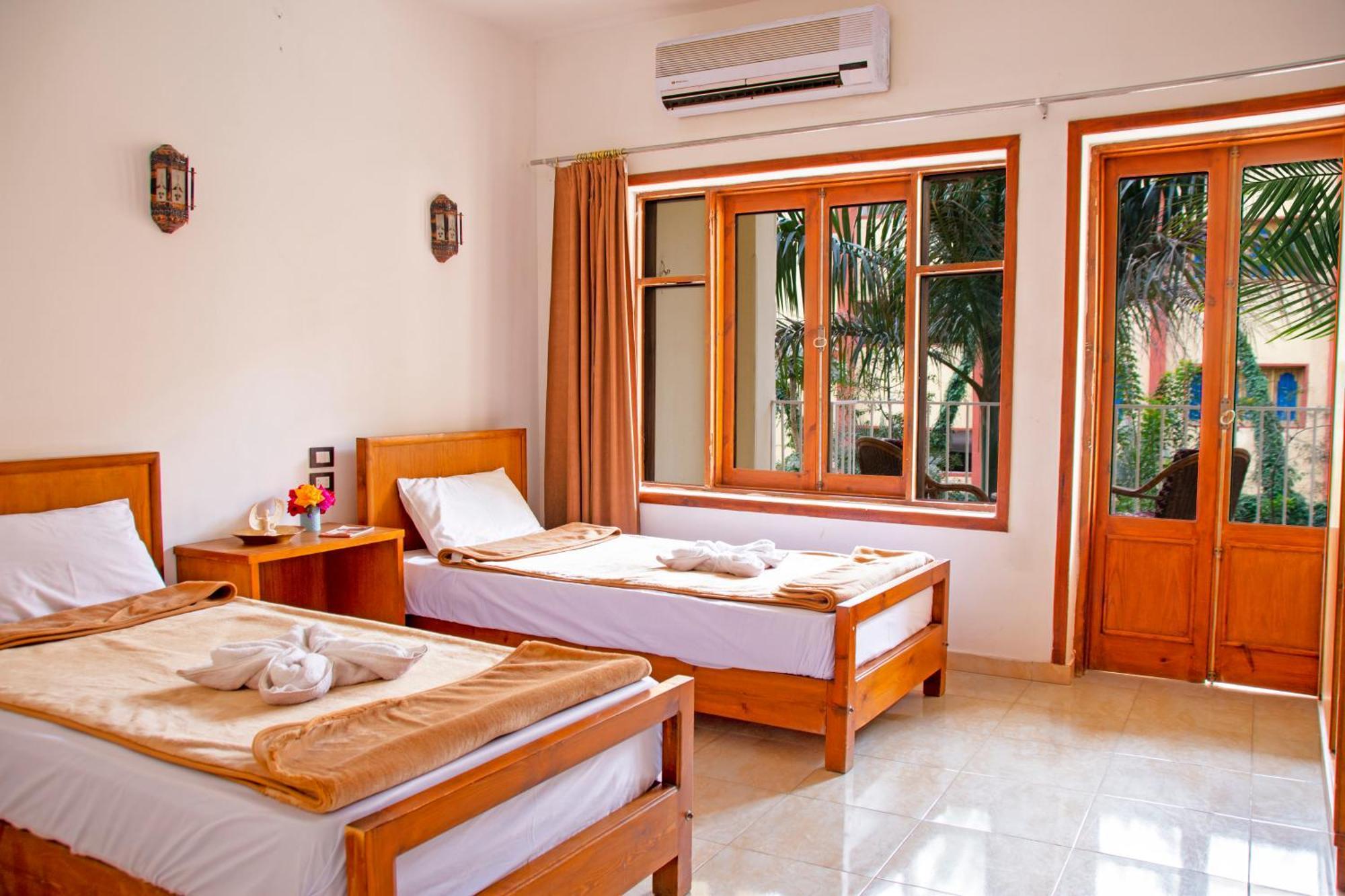 Thebes Hotel Luxor Esterno foto