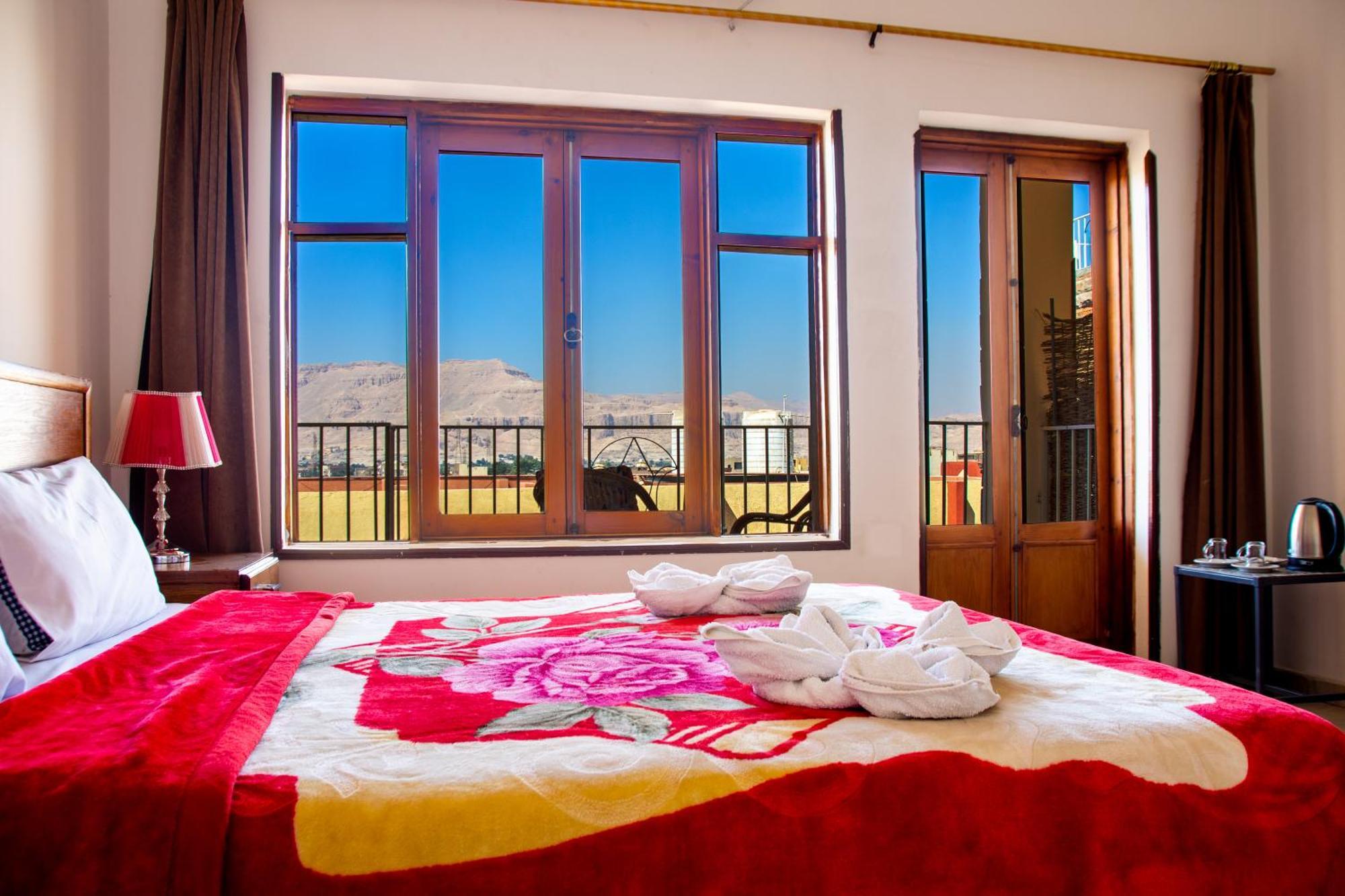 Thebes Hotel Luxor Esterno foto